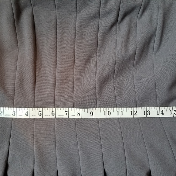 ⏳Timeless pleated dress -Never worn - Picture 6 of 7